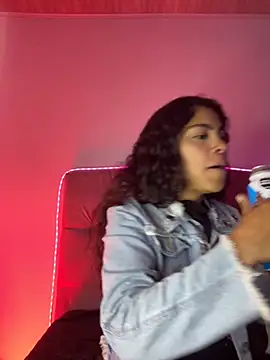 Snapshot of NINA_18_YEARS chatting on December 2, 2025, 9:27 pm NINA 18 YEARS online show from December 2, 2025, 9:27 pm