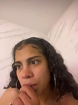 Snapshot of NINA_18_YEARS chatting on February 18, 2025, 12:48 am NINA 18 YEARS online show from February 18, 2025, 12:48 am