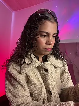 Snapshot of NINA_18_YEARS chatting on October 21, 2025, 6:51 pm NINA 18 YEARS online show from October 21, 2025, 6:51 pm