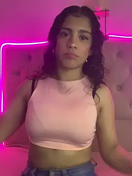 Snapshot of NINA_18_YEARS chatting on March 4, 2025, 8:16 pm NINA 18 YEARS online show from March 4, 2025, 8:16 pm