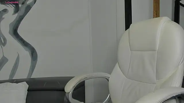 Snapshot of TinaJonnes_ chatting on March 11, 2025, 8:52 am TinaJonnes online show from March 11, 2025, 8:52 am