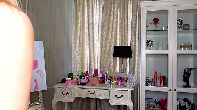 AnneFoxy online show from April 1, 2026, 7:20 am