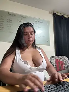 Snapshot of Catherine_summer1 chatting on January 7, 2025, 1:28 am Catherine summer1 online show from January 7, 2025, 1:28 am