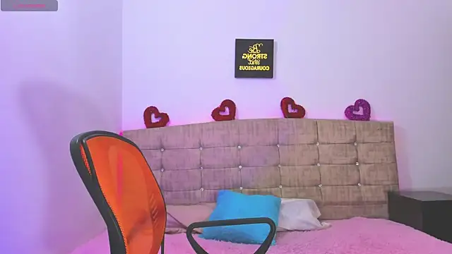 Snapshot of Catherine_summer1 chatting on October 5, 2025, 2:35 am Catherine summer1 online show from October 5, 2025, 2:35 am