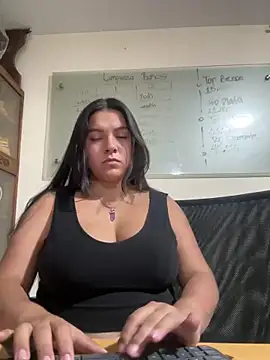 Snapshot of Catherine_summer1 chatting on January 9, 2025, 4:08 am Catherine summer1 online show from January 9, 2025, 4:08 am