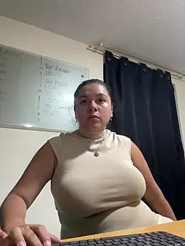 Snapshot of Catherine_summer1 chatting on January 13, 2025, 12:19 am Catherine summer1 online show from January 13, 2025, 12:19 am