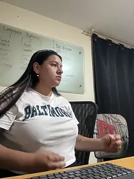 Snapshot of Catherine_summer1 chatting on January 8, 2025, 2:14 am Catherine summer1 online show from January 8, 2025, 2:14 am