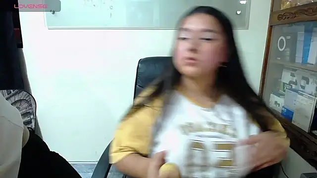 Snapshot of Catherine_summer1 chatting on January 15, 2025, 1:02 am Catherine summer1 online show from January 15, 2025, 1:02 am