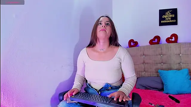 Snapshot of Catherine_summer1 chatting on November 16, 2025, 4:17 am Catherine summer1 online show from November 16, 2025, 4:17 am