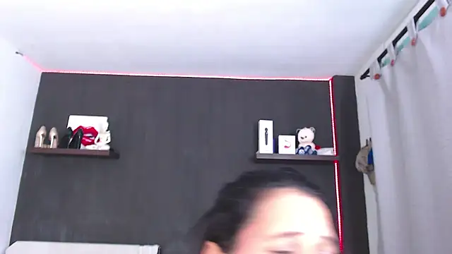 Snapshot of SusanLeroy chatting on April 19, 2026, 9:21 am SusanLeroy online show from April 19, 2026, 9:21 am