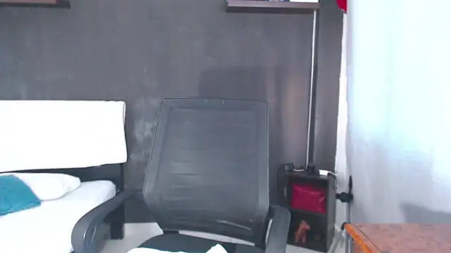 Snapshot of SusanLeroy chatting on April 27, 2026, 9:13 pm SusanLeroy online show from April 27, 2026, 9:13 pm