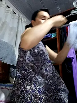 Samantha Sullivan  online show from September 13, 2025, 3:39 am