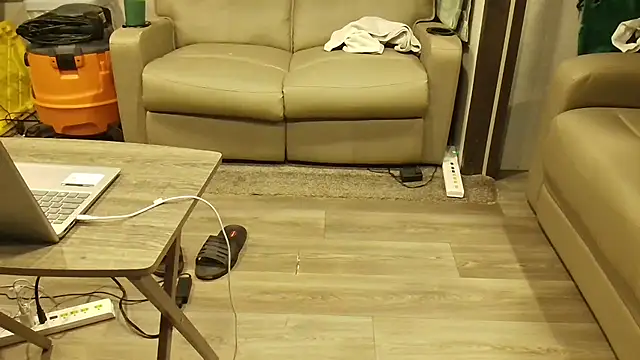 overaveragefreak4you online show from February 17, 2026, 4:43 am