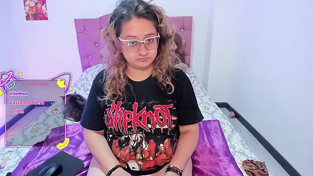 AnnieBigBoobs online show from November 27, 2025, 5:02 pm