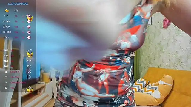 Snapshot of LuxieDelight chatting on December 15, 2024, 7:57 am LuxieDelight online show from December 15, 2024, 7:57 am