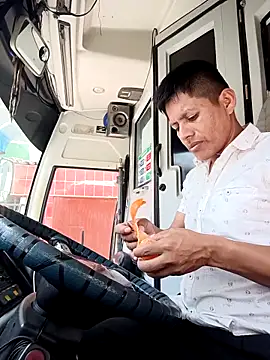 alexchir4 online show from October 4, 2025, 4:08 pm