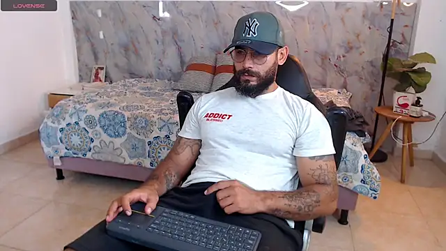 hanz col online show from December 3, 2025, 3:44 pm