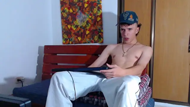 Snapshot of Keeny16 chatting on January 17, 2025, 9:39 pm Keeny16 online show from January 17, 2025, 9:39 pm