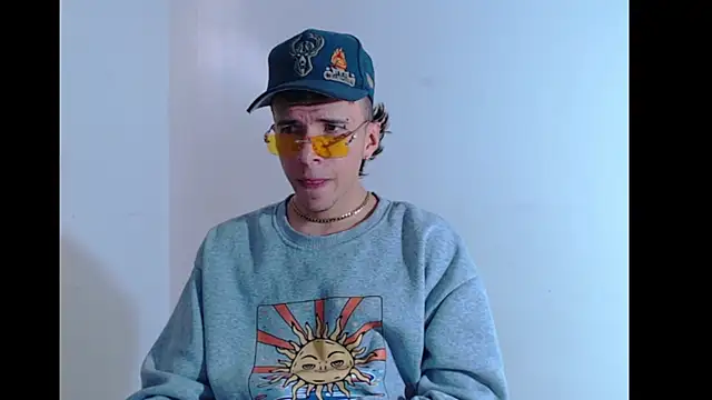 Snapshot of Keeny16 chatting on December 7, 2024, 7:38 pm Keeny16 online show from December 7, 2024, 7:38 pm