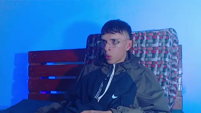 Snapshot of Keeny16 chatting on February 25, 2025, 6:14 am Keeny16 online show from February 25, 2025, 6:14 am