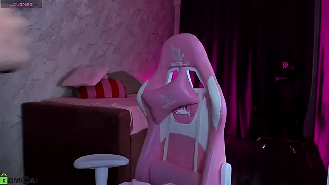 Kira yoon online show from October 18, 2025, 12:34 am