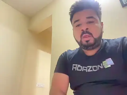 coolboy6566 online show from November 18, 2025, 8:17 am