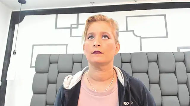 Snapshot of Jade_squirtt chatting on October 17, 2025, 12:40 pm Jade squirtt online show from October 17, 2025, 12:40 pm