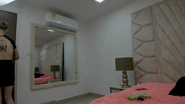 Snapshot of Jade_squirtt chatting on September 20, 2025, 11:48 am Jade squirtt online show from September 20, 2025, 11:48 am