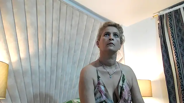 Snapshot of Jade_squirtt chatting on October 31, 2025, 10:23 am Jade squirtt online show from October 31, 2025, 10:23 am