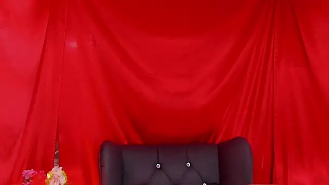 Snapshot of Little_Ivy chatting on February 18, 2025, 11:08 pm Little Ivy online show from February 18, 2025, 11:08 pm