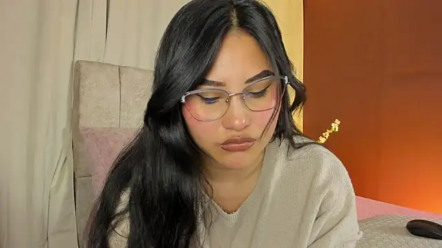 Snapshot of Little_Ivy chatting on October 3, 2025, 7:04 pm Little Ivy online show from October 3, 2025, 7:04 pm