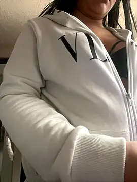 Snapshot of Little_Ivy chatting on November 22, 2025, 1:54 pm Little Ivy online show from November 22, 2025, 1:54 pm