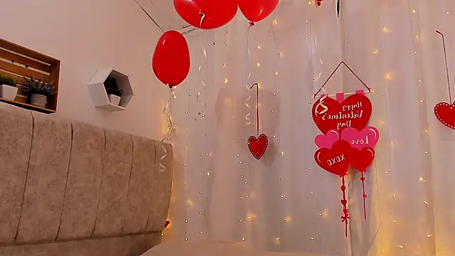 Snapshot of Little_Ivy chatting on February 18, 2025, 7:19 pm Little Ivy online show from February 18, 2025, 7:19 pm