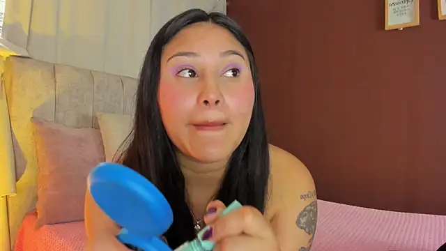 Snapshot of Little_Ivy chatting on October 15, 2025, 7:33 pm Little Ivy online show from October 15, 2025, 7:33 pm