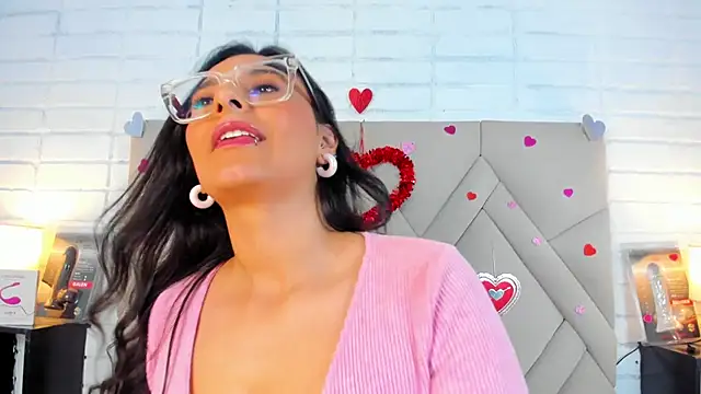 Isis Osman online show from February 28, 2025, 8:28 pm