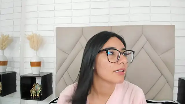 Isis Osman online show from September 26, 2025, 7:21 pm