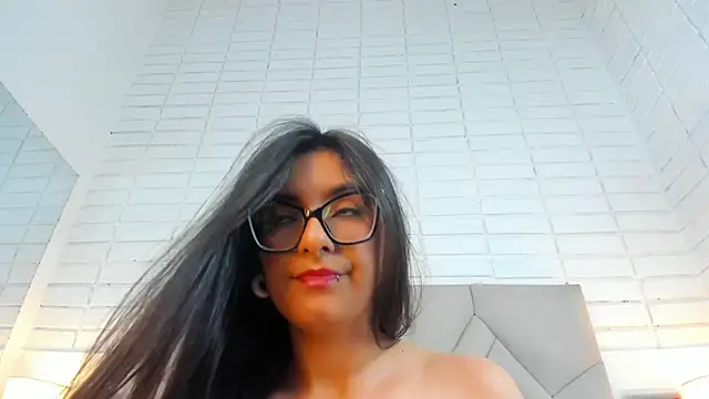 Isis Osman online show from March 22, 2025, 5:28 am