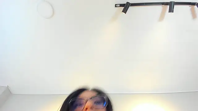 Isis Osman online show from January 6, 2026, 7:07 pm