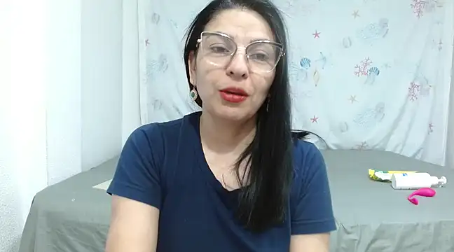 Snapshot of anybellucci43 chatting on March 18, 2025, 5:23 am anybellucci43 online show from March 18, 2025, 5:23 am