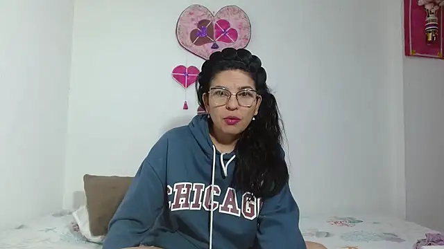 Snapshot of anybellucci43 chatting on November 12, 2025, 4:05 am anybellucci43 online show from November 12, 2025, 4:05 am