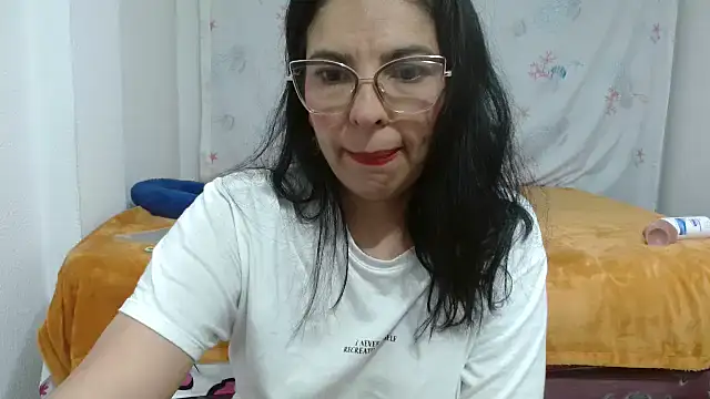 Snapshot of anybellucci43 chatting on March 16, 2025, 3:47 am anybellucci43 online show from March 16, 2025, 3:47 am