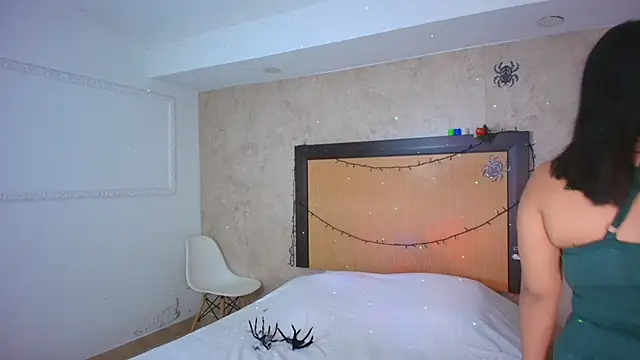 mialopez52 online show from November 1, 2025, 10:47 pm