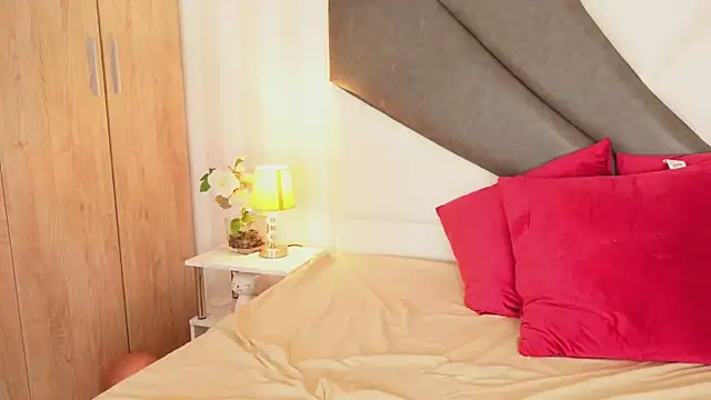 AnitaKariri online show from February 18, 2025, 5:42 pm