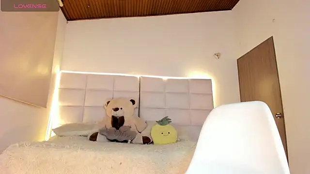 Nicolle ds online show from December 5, 2024, 12:25 am