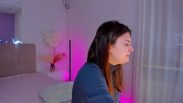 Laura Leee online show from March 20, 2025, 6:19 am