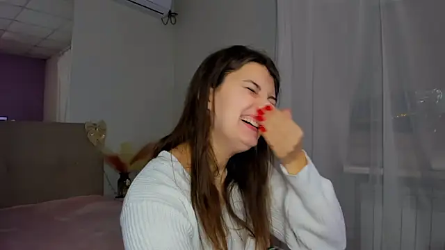 Laura Leee online show from March 22, 2026, 6:04 am