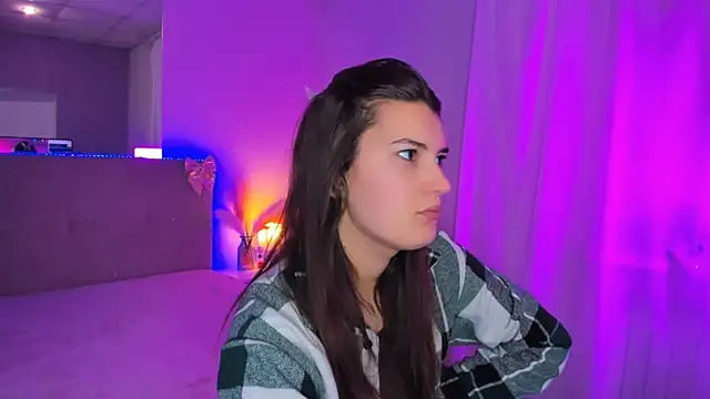 Laura Leee online show from April 8, 2026, 4:58 am