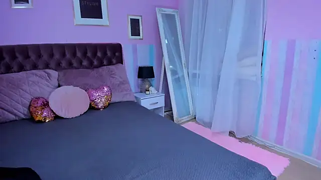 Laura Leee online show from March 13, 2025, 12:35 pm