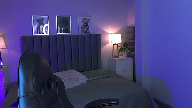 Madie  collins online show from June 3, 2026, 11:33 am