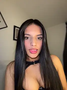 Snapshot of Dulceeany chatting on June 1, 2026, 11:37 pm Dulceeany online show from June 1, 2026, 11:37 pm